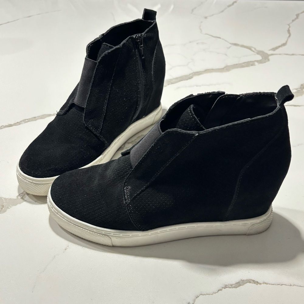 Steve Madden Women’s Wavery Black Suede Wedge Sneakers Chic High Top Size 7